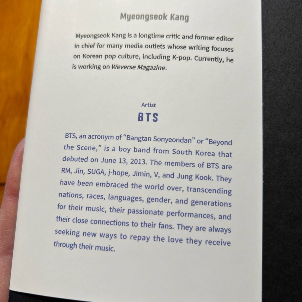 Beyond the Story : 10-Year Record of BTS by Myeongseok Kang and BTS (HC Book) - Picture 4 of 11